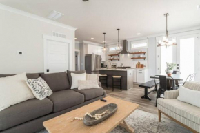 Modern 4 BR Serene farmhouse 1 mile to Duke and Downtown Durham